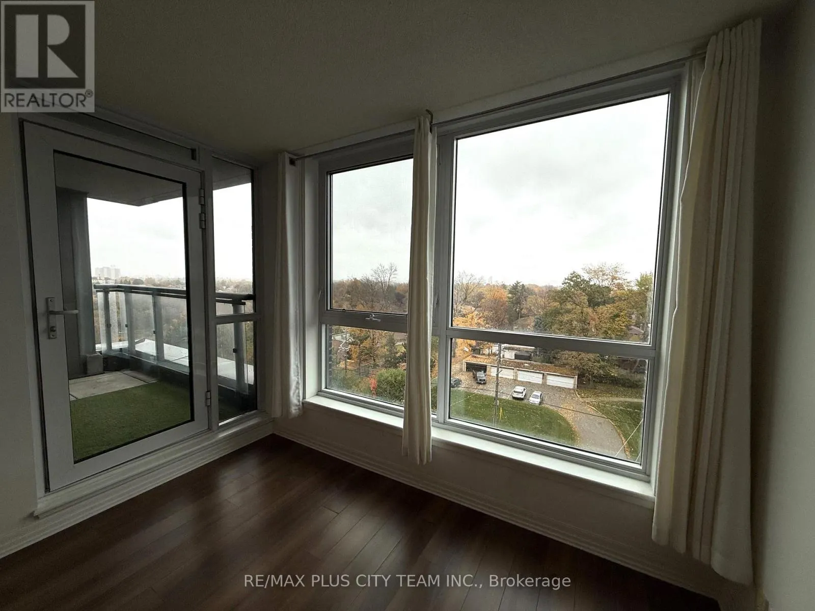 807 - 80 ESTHER LORRIE DRIVE S