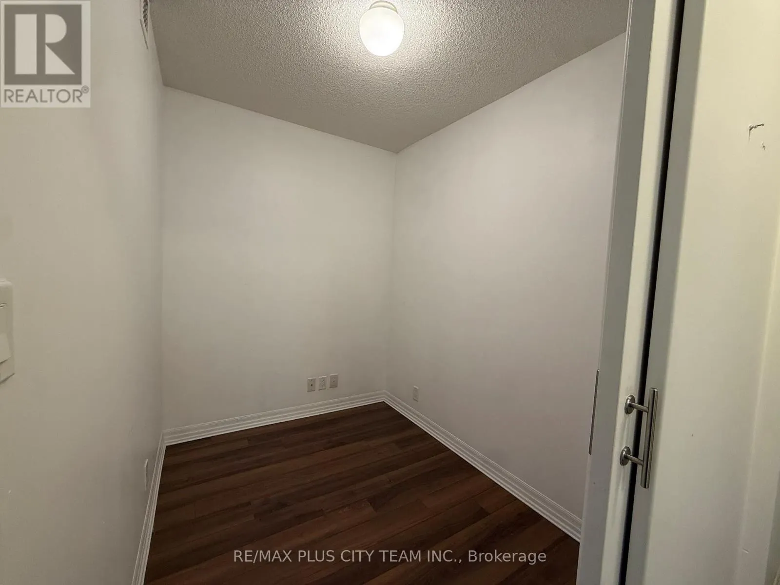 807 - 80 ESTHER LORRIE DRIVE S