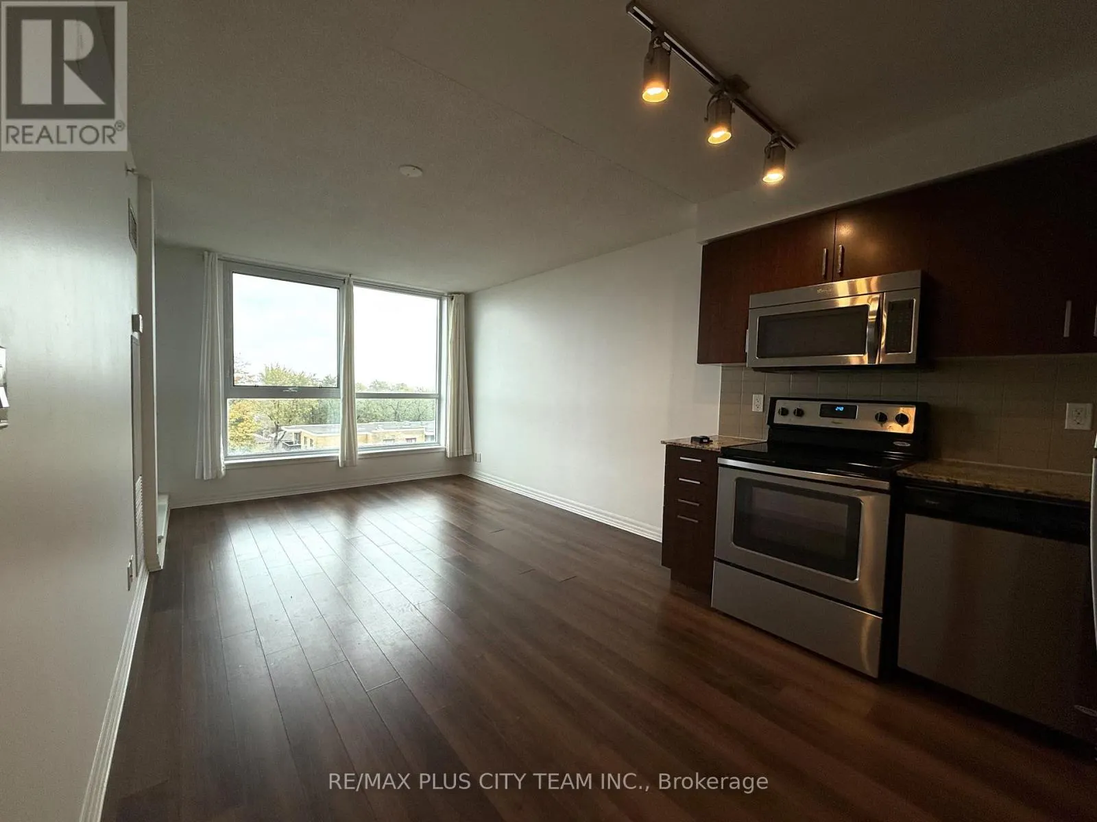 807 - 80 ESTHER LORRIE DRIVE S