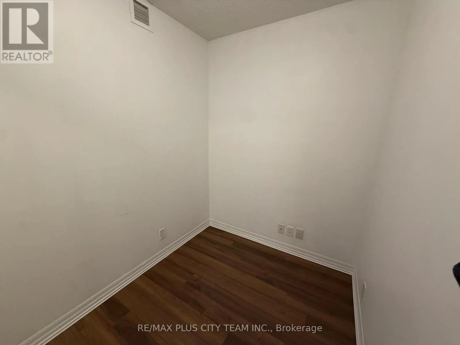 807 - 80 ESTHER LORRIE DRIVE S