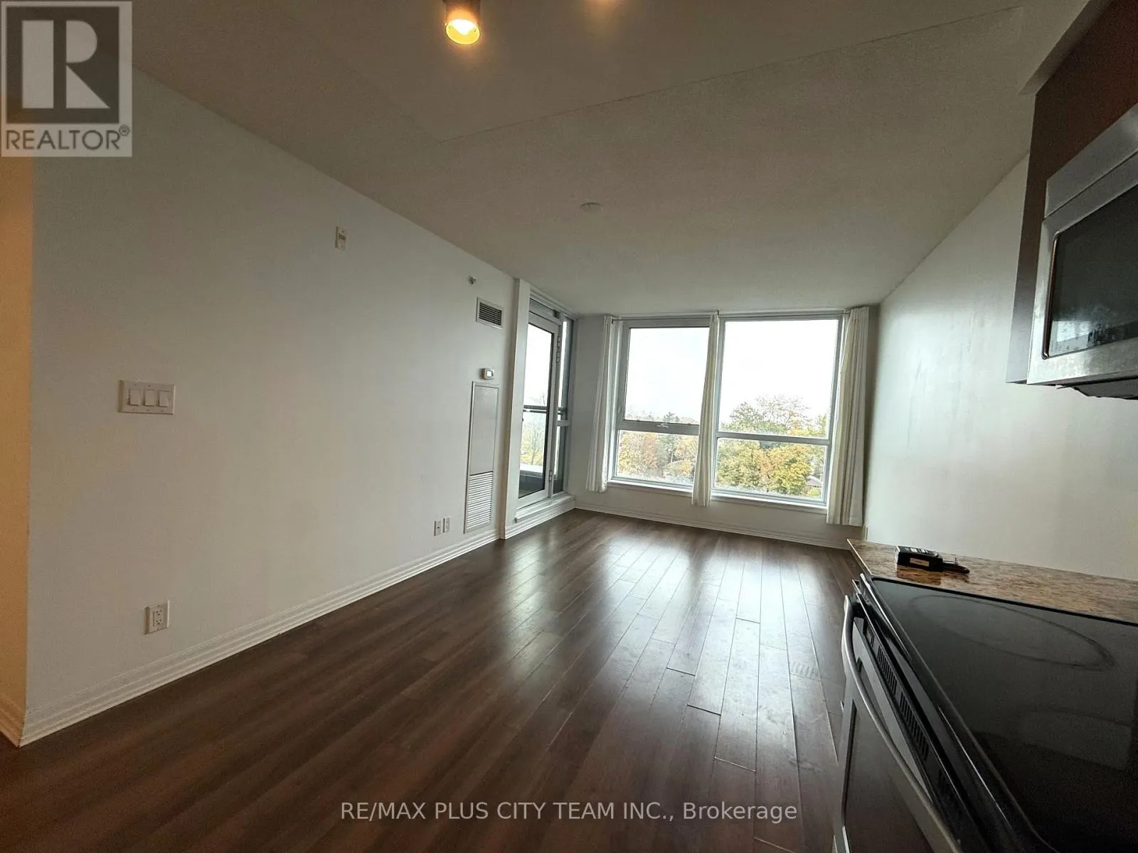 807 - 80 ESTHER LORRIE DRIVE S