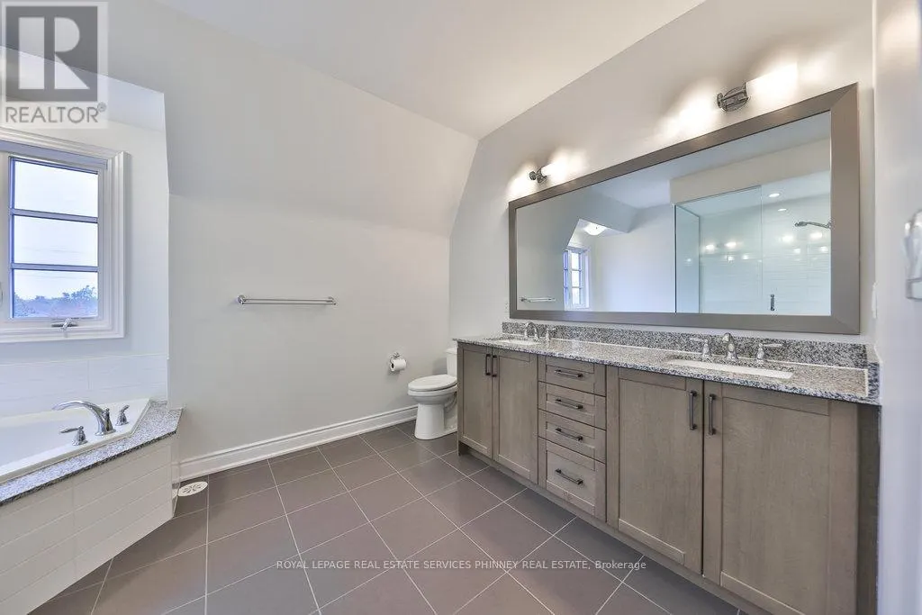 7 - 2160 TRAFALGAR ROAD