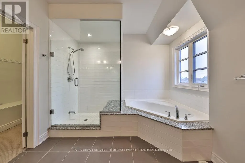 7 - 2160 TRAFALGAR ROAD