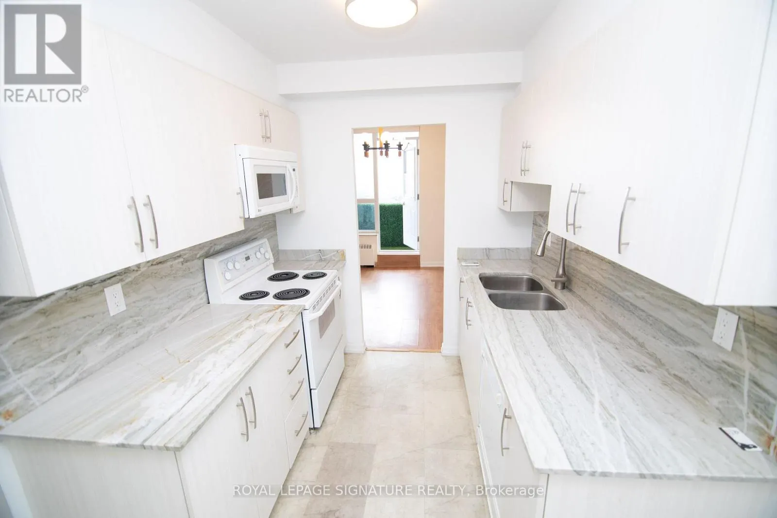 1611 - 45 SOUTHPORT STREET