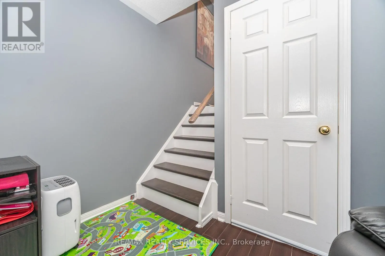 38 - 271 RICHVALE DRIVE S