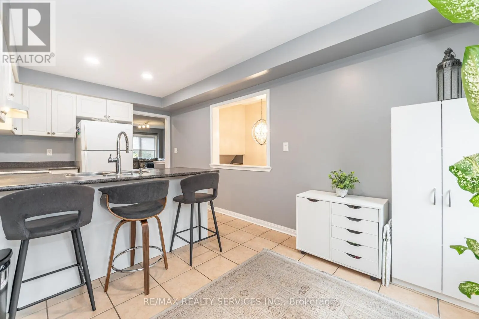 38 - 271 RICHVALE DRIVE S