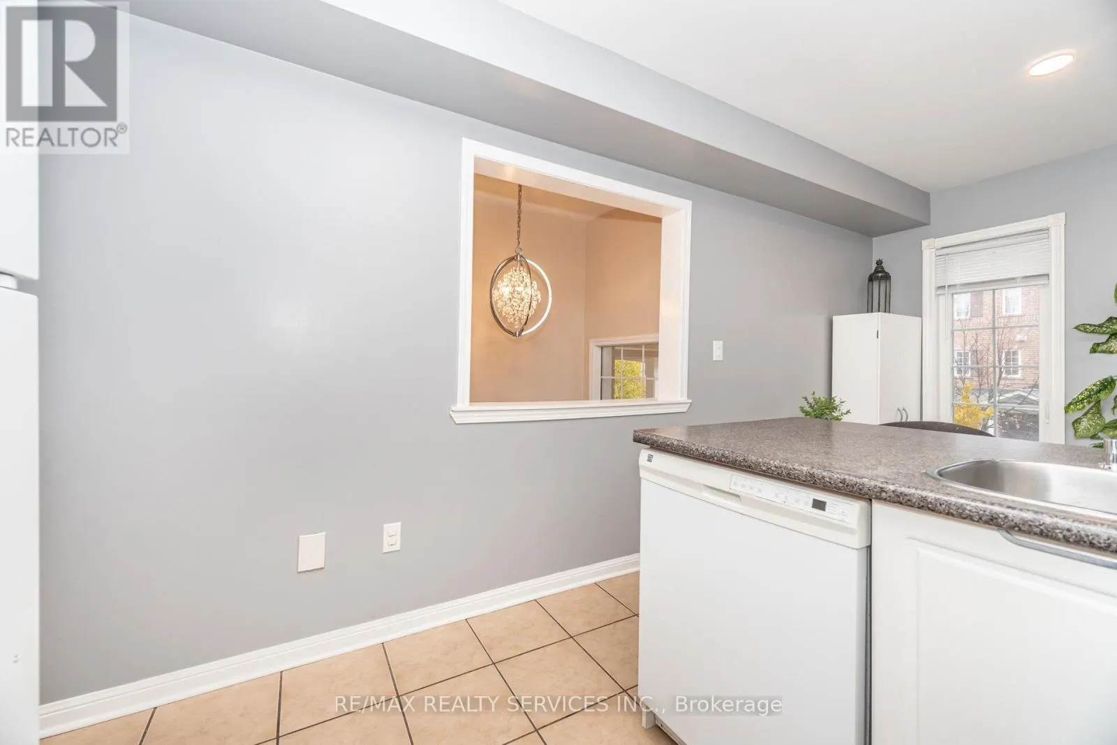 38 - 271 RICHVALE DRIVE S