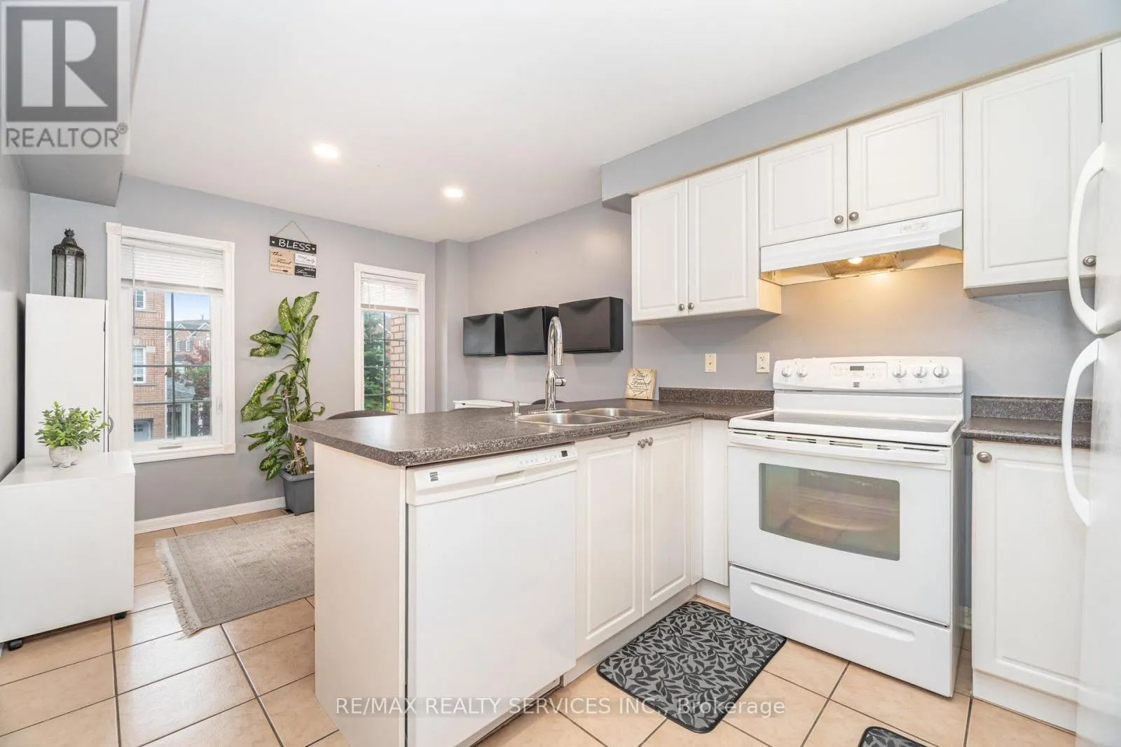 38 - 271 RICHVALE DRIVE S