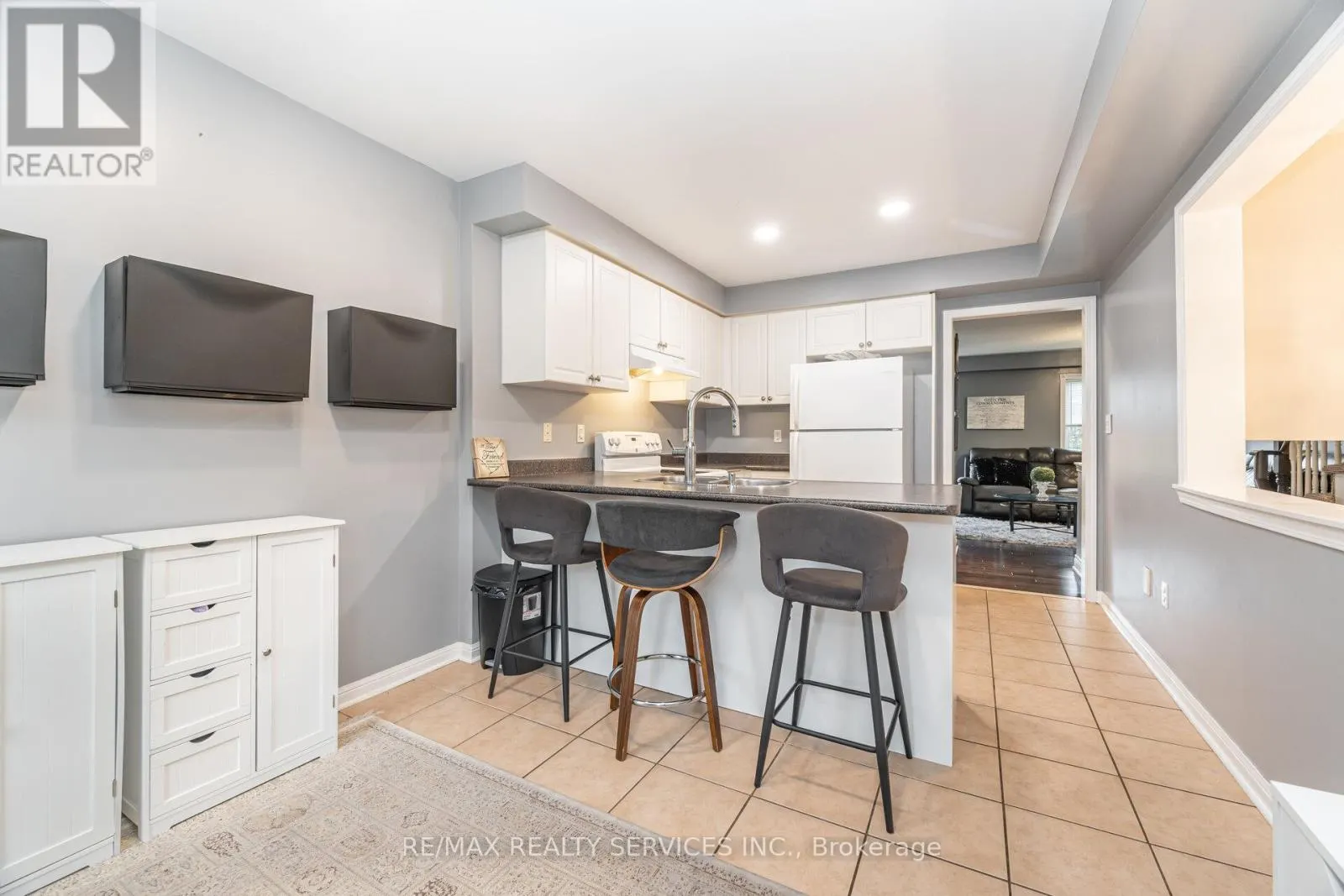 38 - 271 RICHVALE DRIVE S