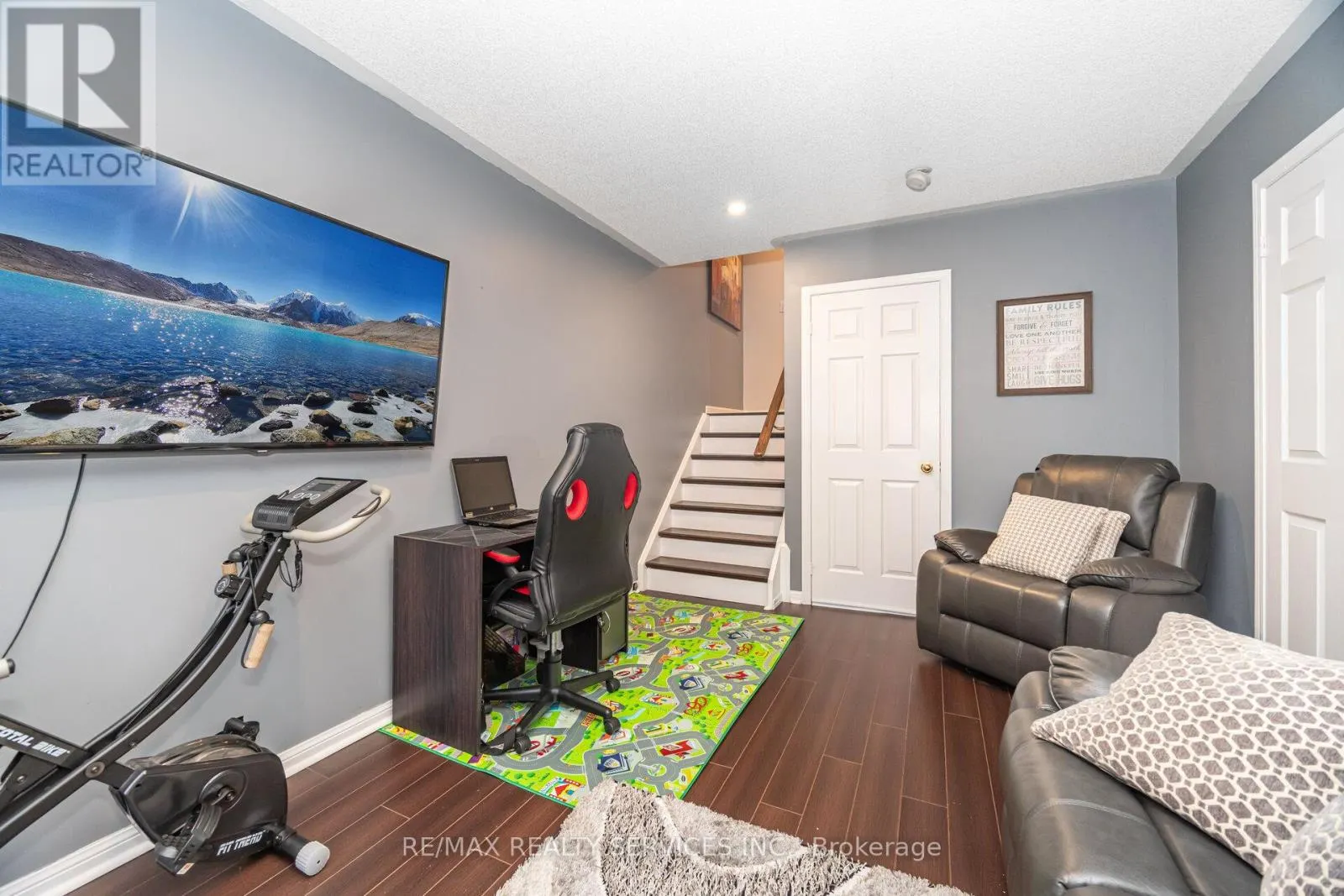 38 - 271 RICHVALE DRIVE S