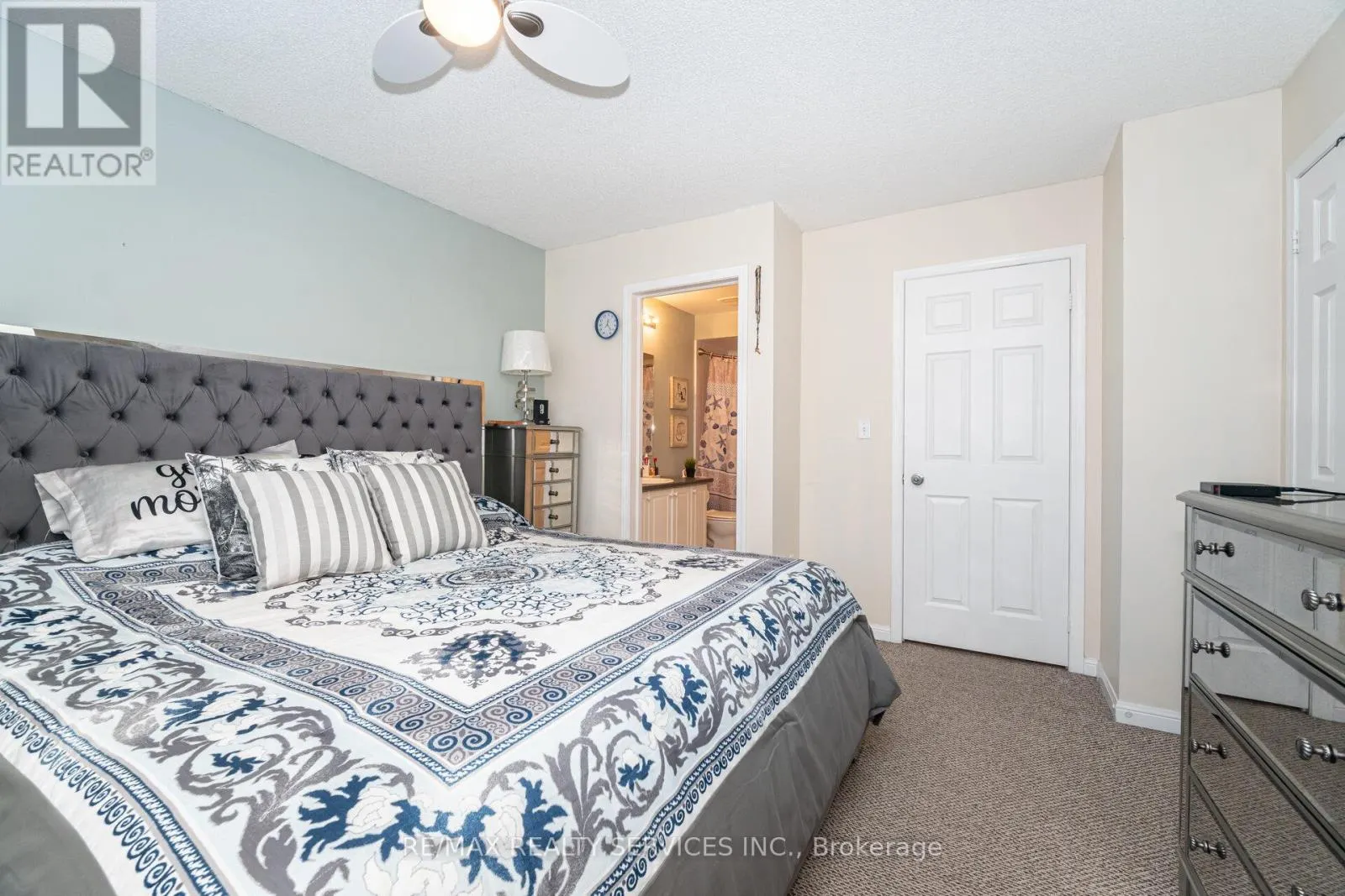 38 - 271 RICHVALE DRIVE S