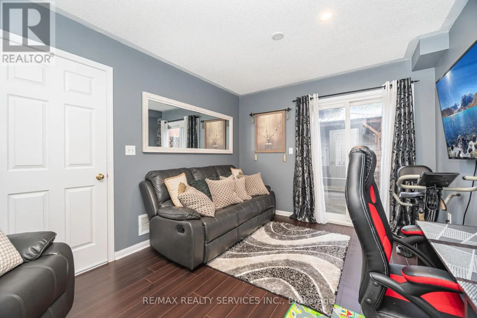 38 - 271 RICHVALE DRIVE S