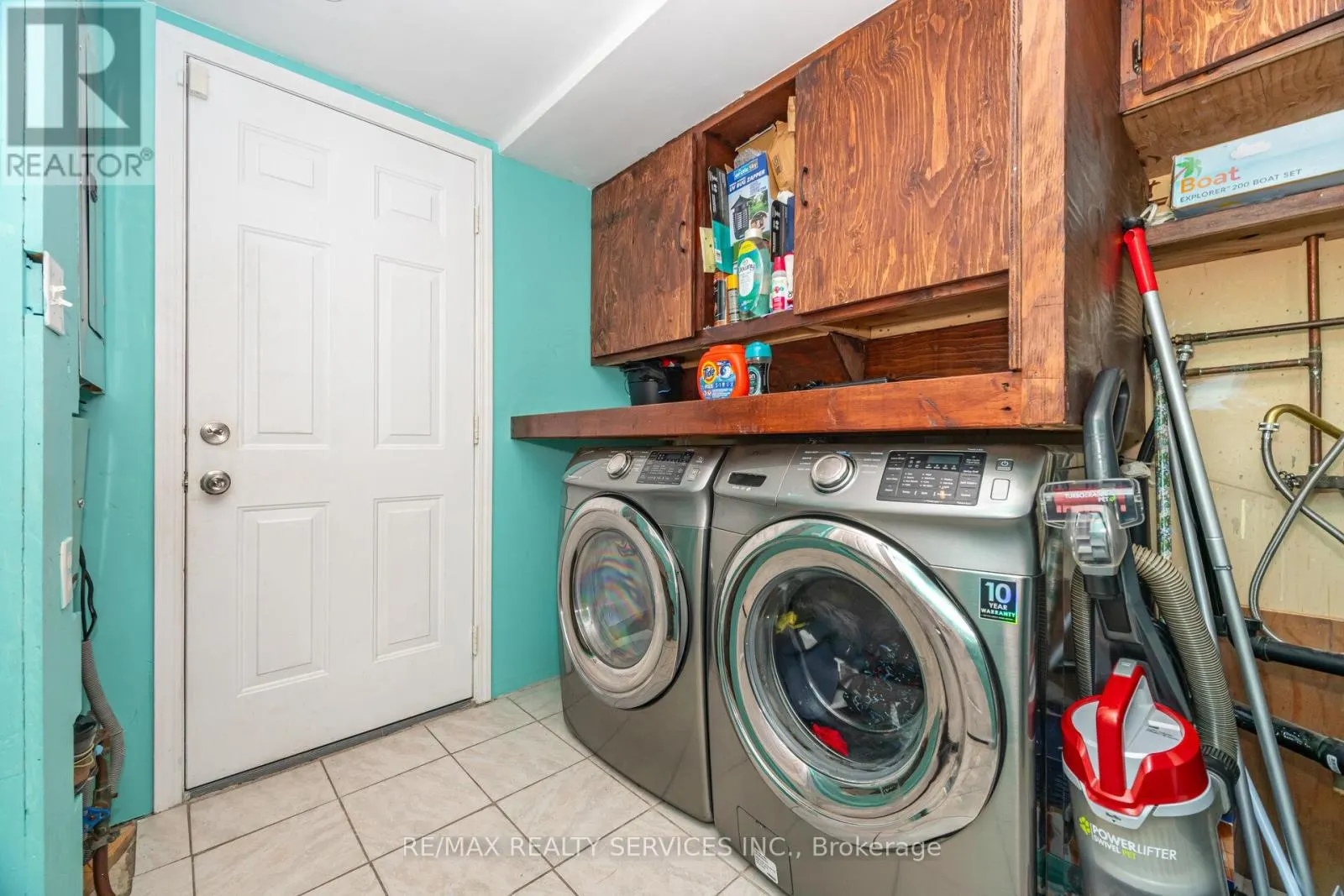 38 - 271 RICHVALE DRIVE S