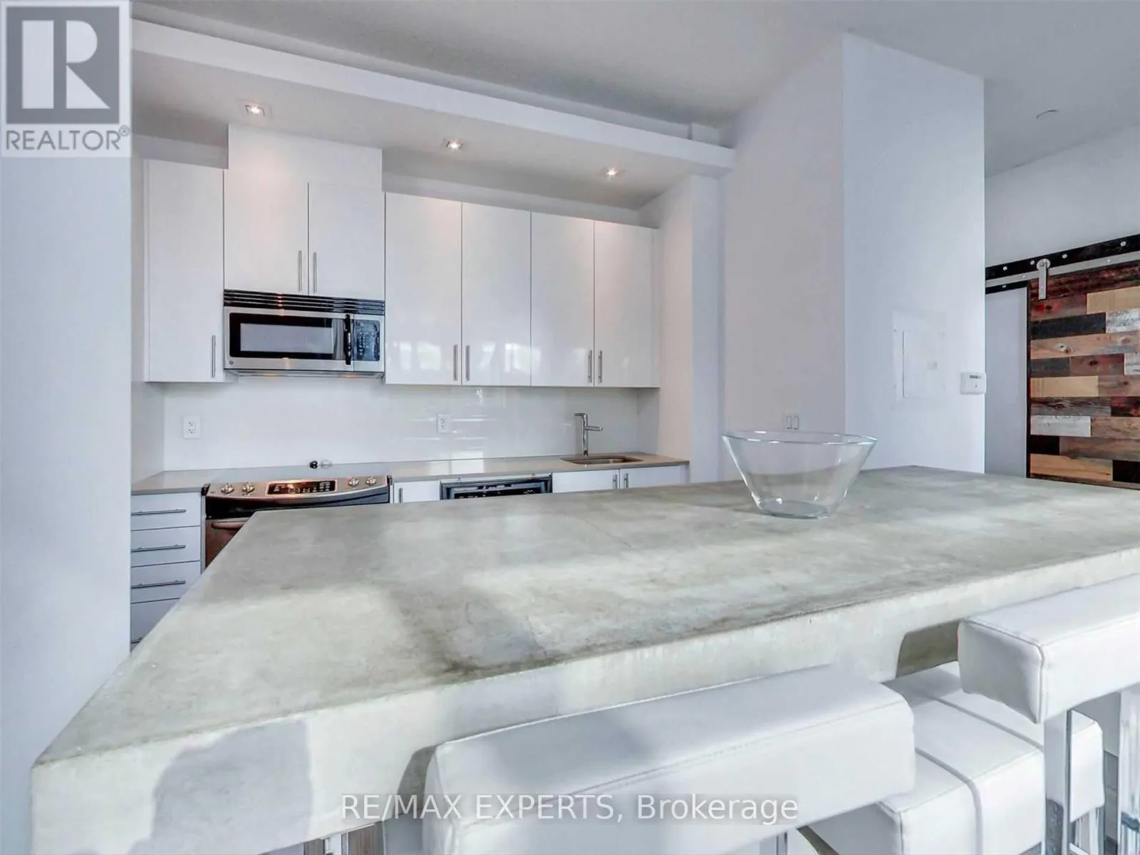 T1 - 165 LEGION ROAD