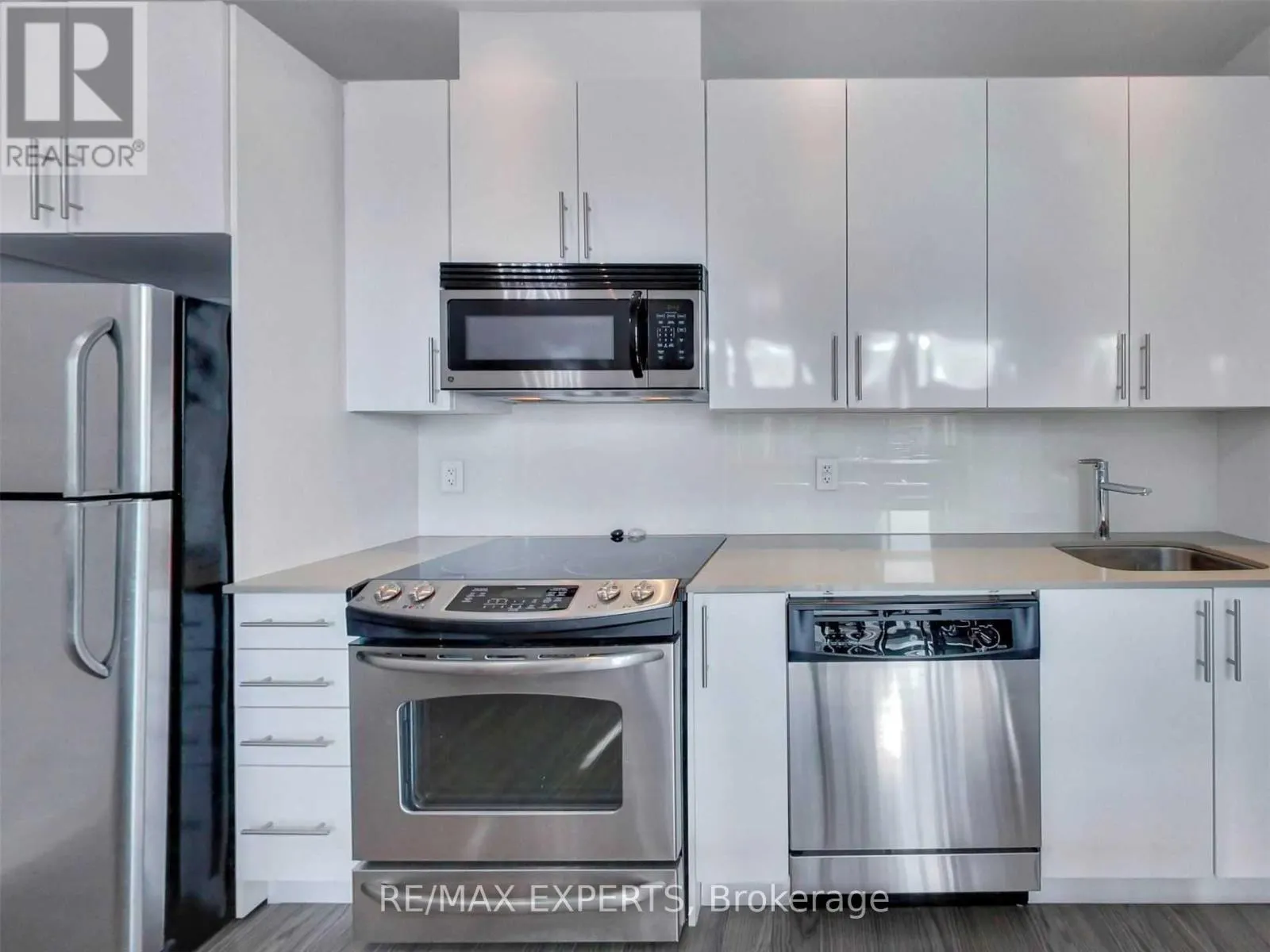 T1 - 165 LEGION ROAD