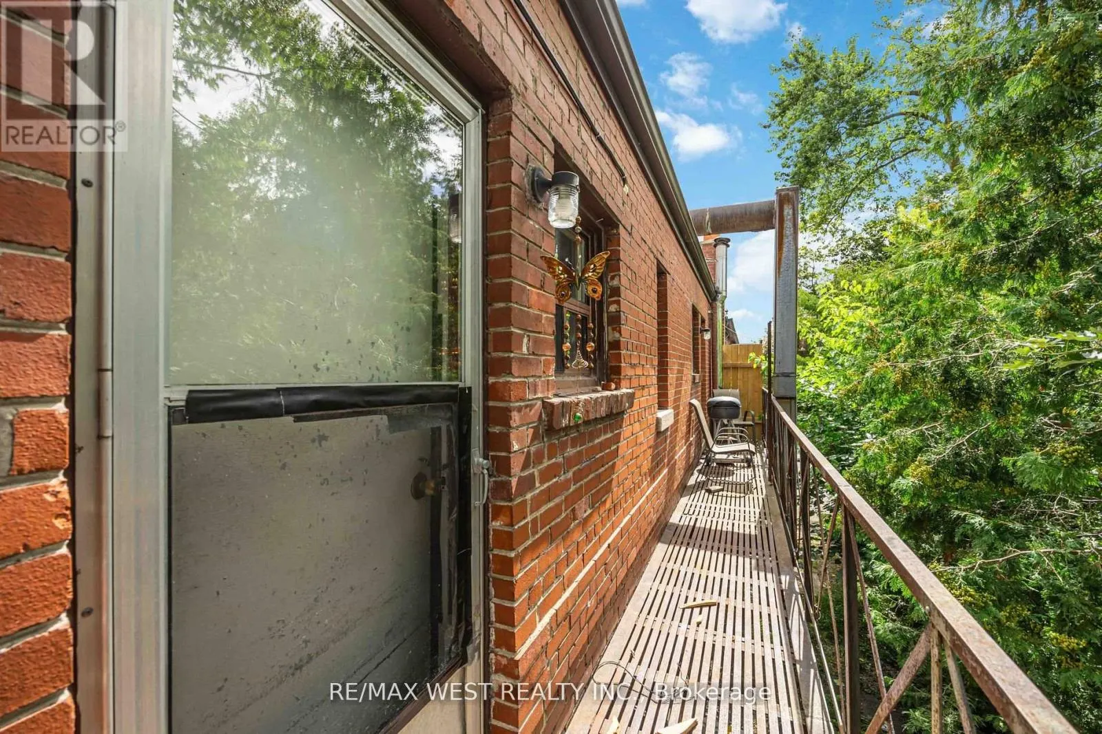 A - 4990 DUNDAS STREET W