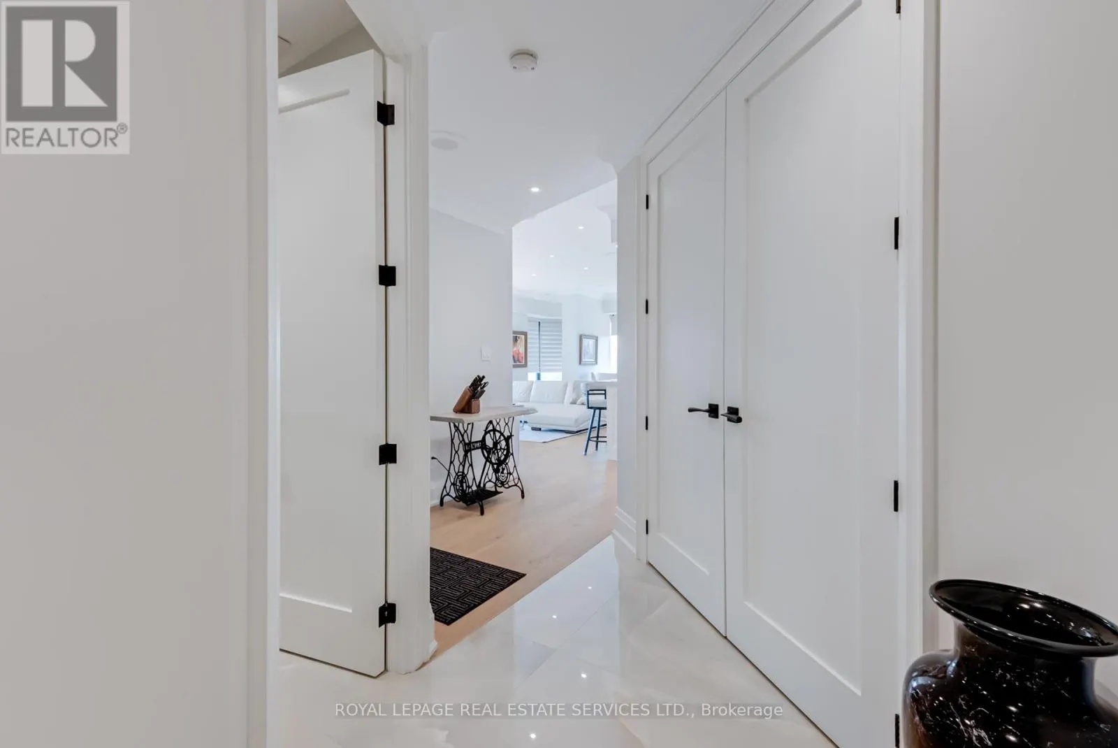 2508 - 2045 LAKE SHORE BOULEVARD W