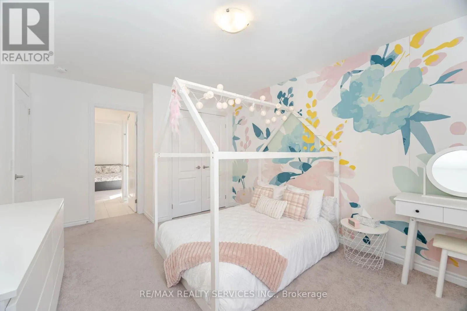 112 NEWHOUSE BOULEVARD