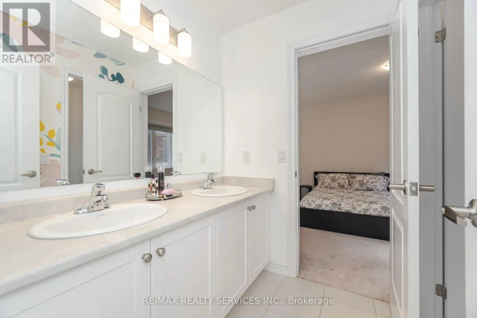 112 NEWHOUSE BOULEVARD