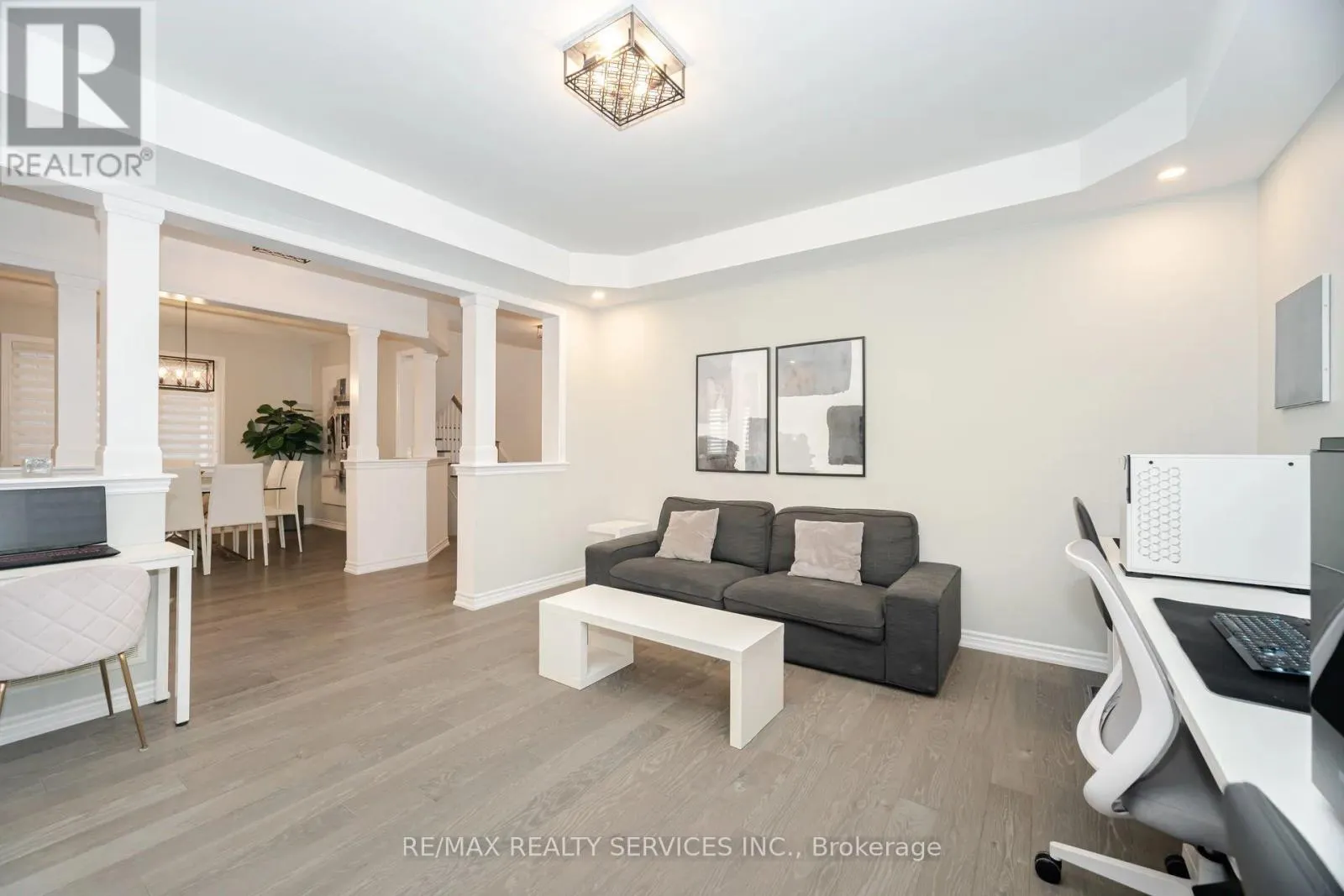 112 NEWHOUSE BOULEVARD