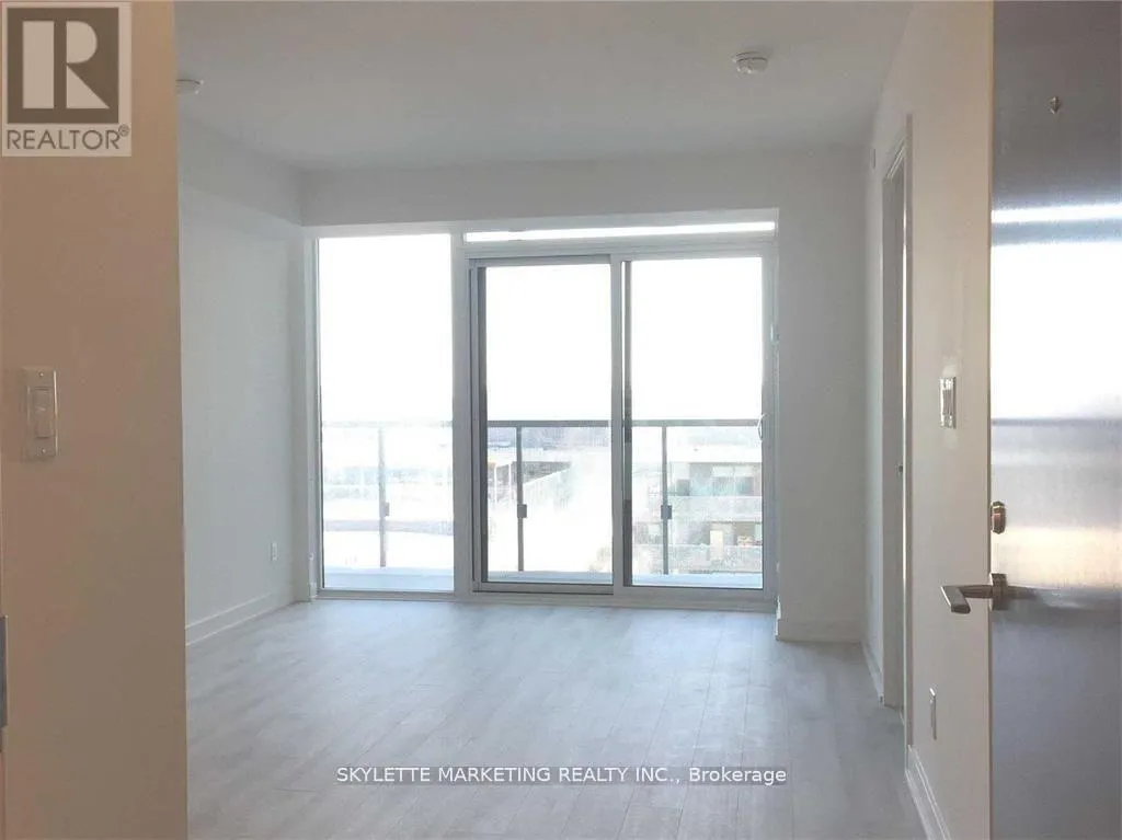 902 - 160 FLEMINGTON ROAD