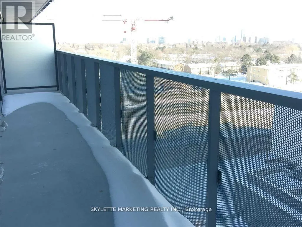 902 - 160 FLEMINGTON ROAD