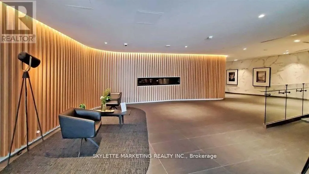 902 - 160 FLEMINGTON ROAD