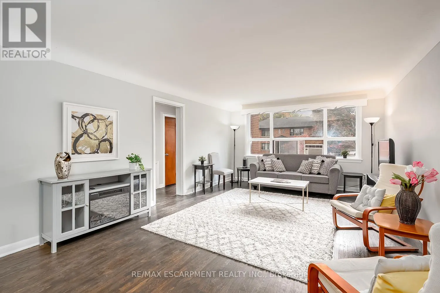 7 - 2128 HARRIS CRESCENT