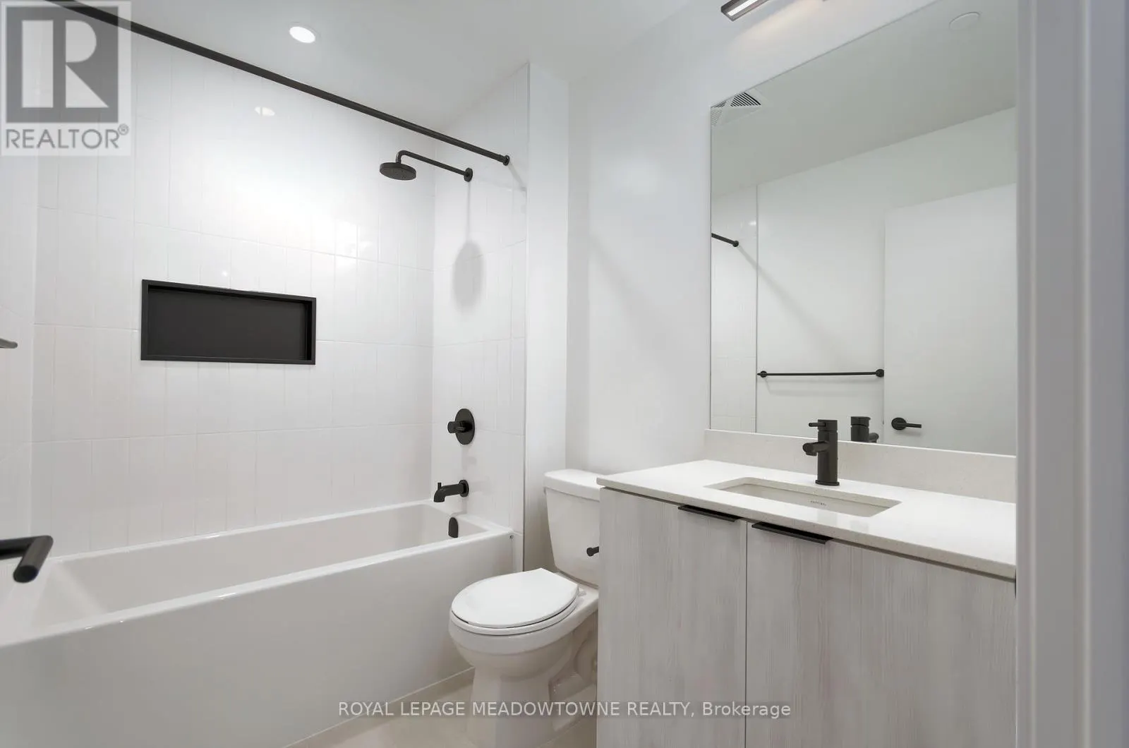 2306 - 2495 EGLINTON AVENUE W