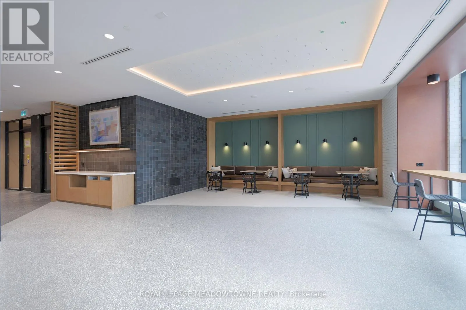 2306 - 2495 EGLINTON AVENUE W