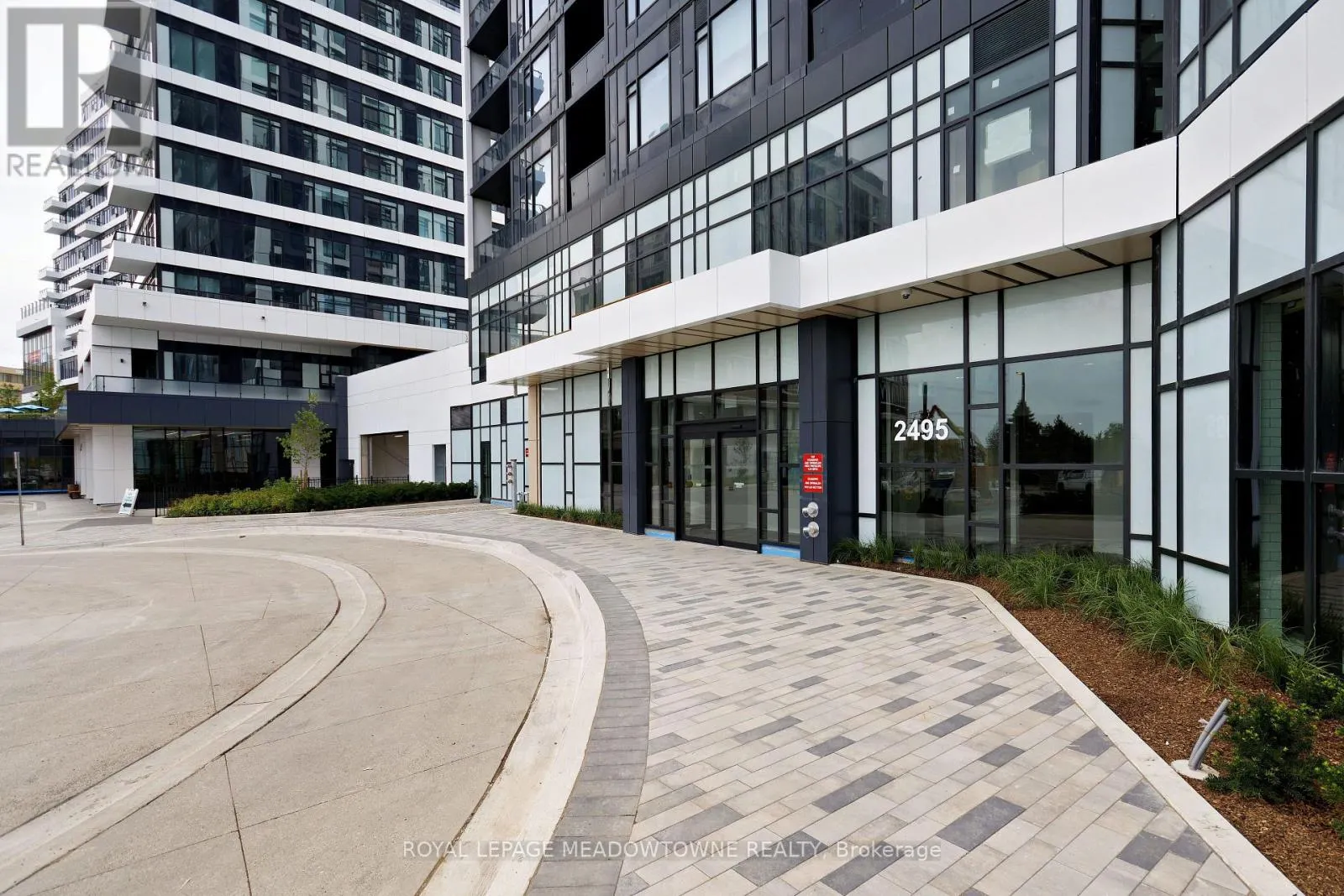 2306 - 2495 EGLINTON AVENUE W