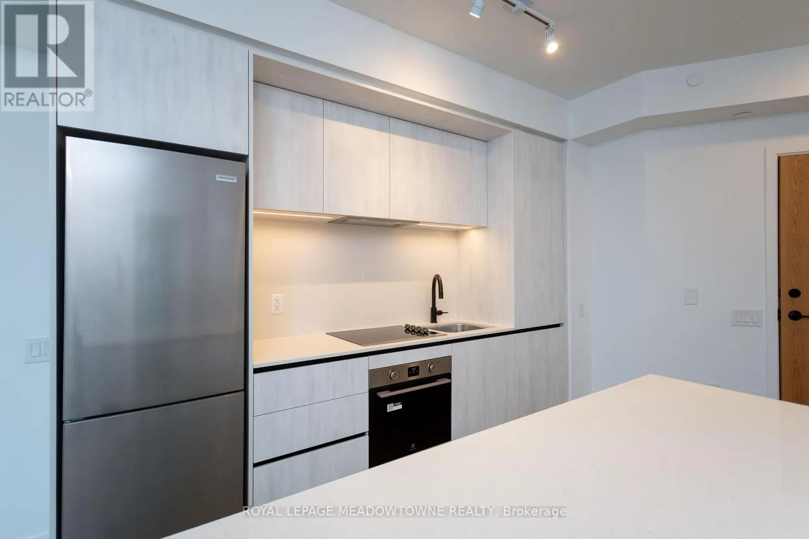 2306 - 2495 EGLINTON AVENUE W