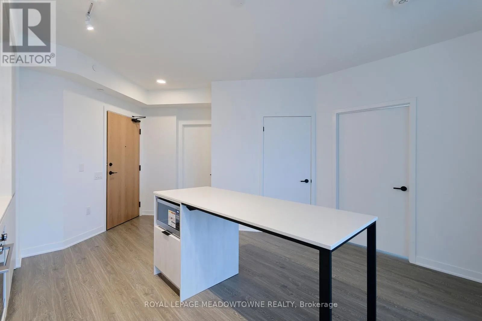 2306 - 2495 EGLINTON AVENUE W