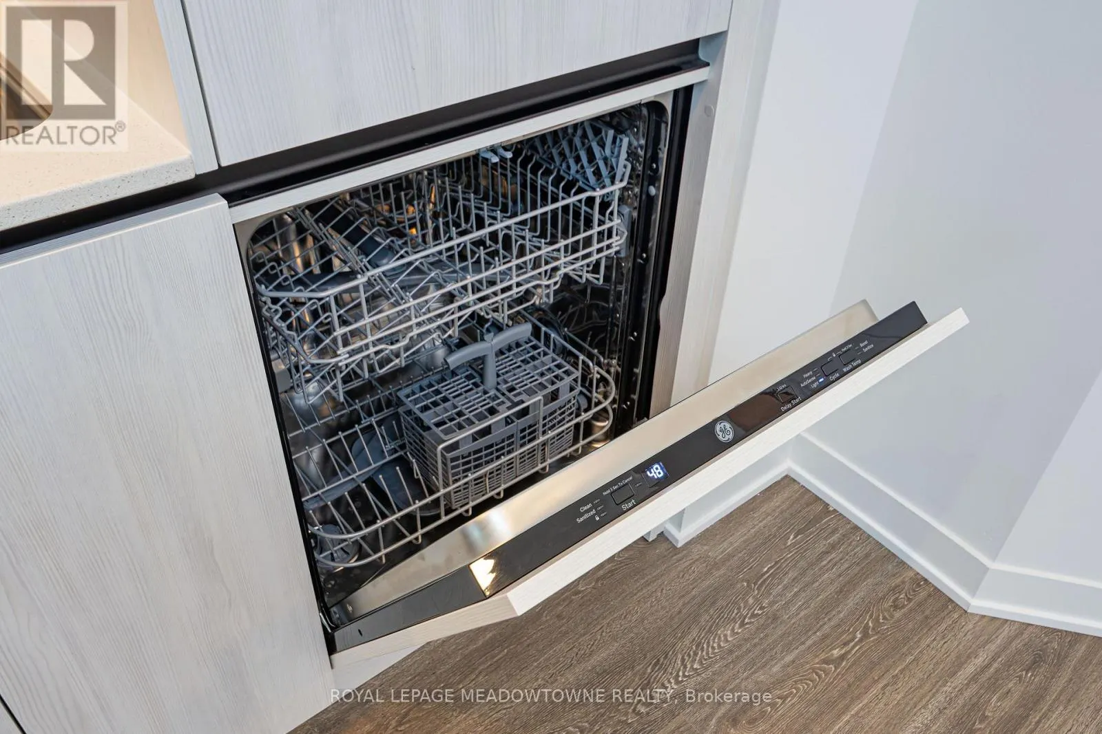 2306 - 2495 EGLINTON AVENUE W