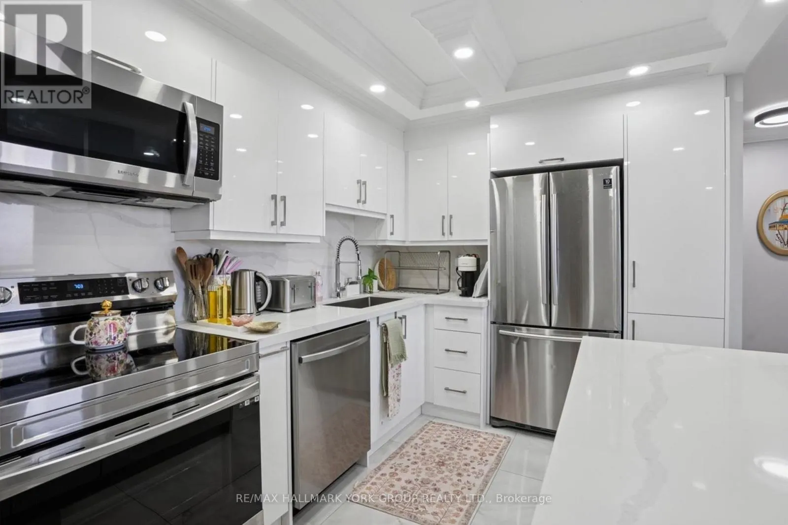 1006 - 1300 MISSISSAUGA VALLEY BOULEVARD