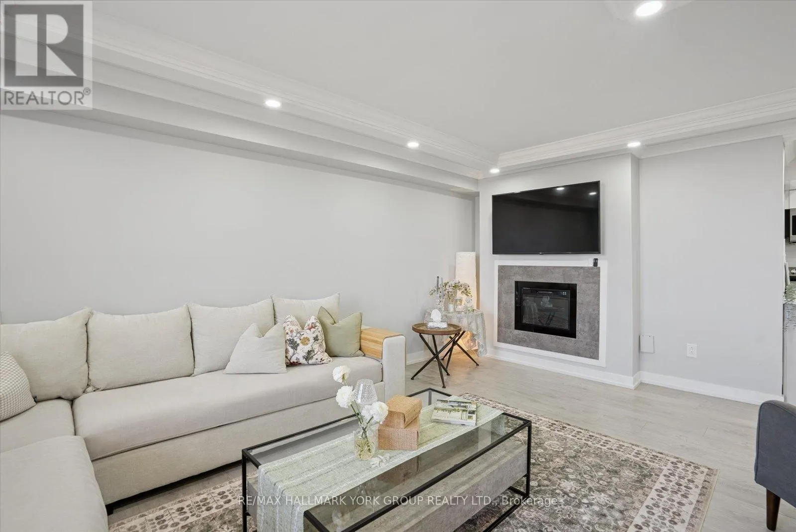 1006 - 1300 MISSISSAUGA VALLEY BOULEVARD