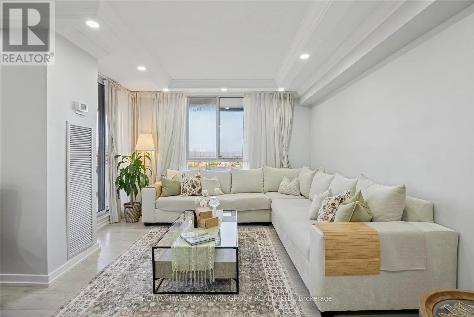 1006 - 1300 MISSISSAUGA VALLEY BOULEVARD