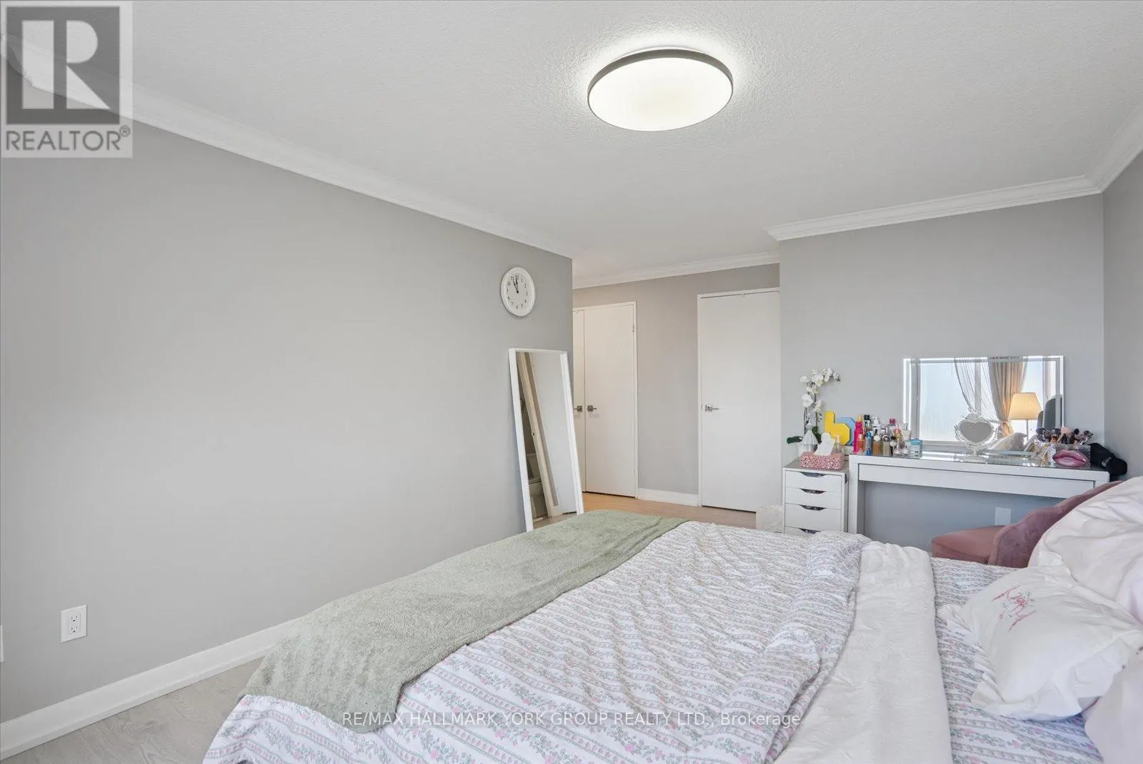 1006 - 1300 MISSISSAUGA VALLEY BOULEVARD