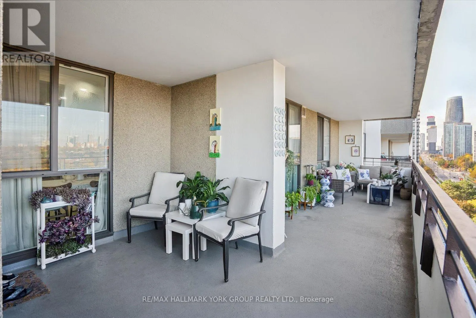 1006 - 1300 MISSISSAUGA VALLEY BOULEVARD