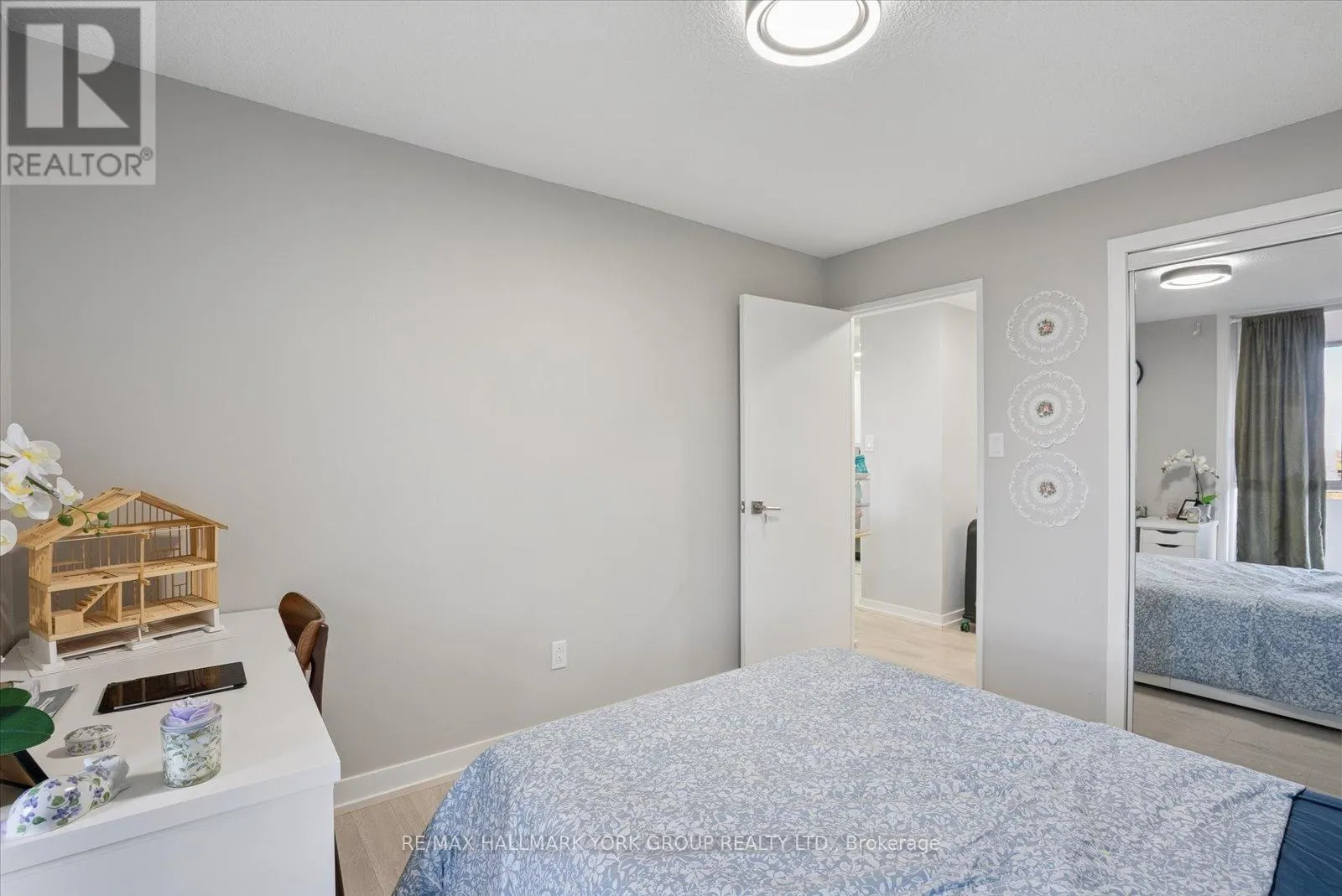 1006 - 1300 MISSISSAUGA VALLEY BOULEVARD