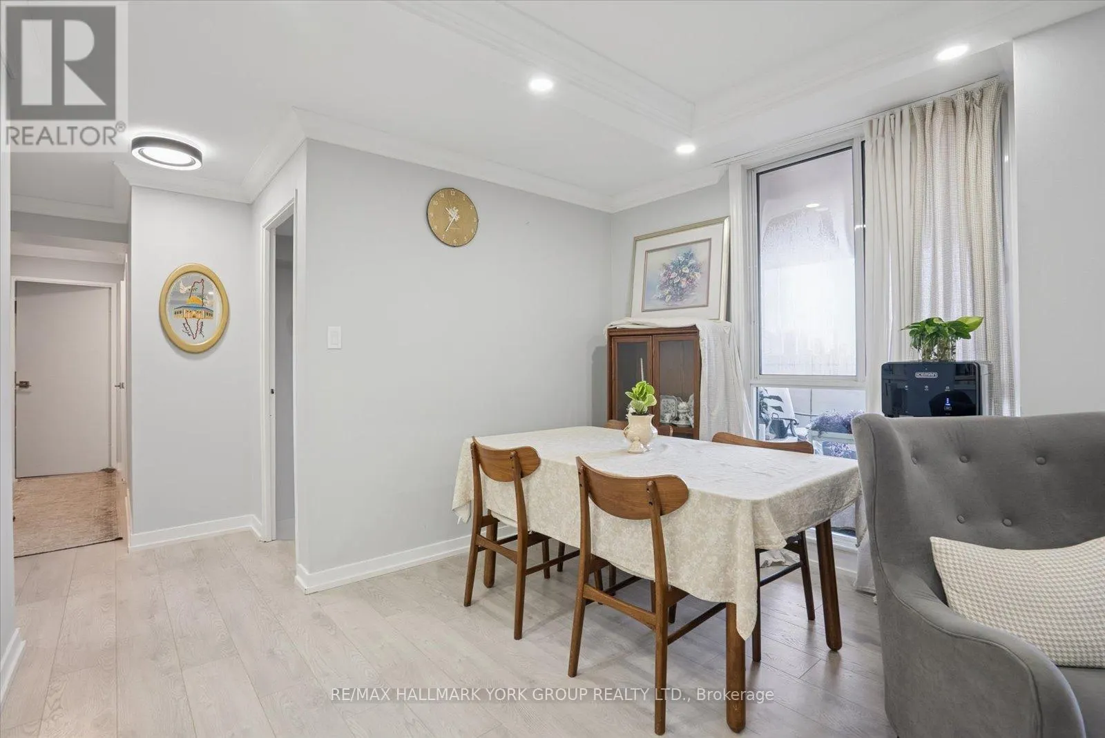 1006 - 1300 MISSISSAUGA VALLEY BOULEVARD