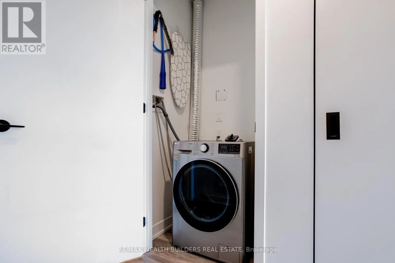 511 - 2118 BLOOR STREET W