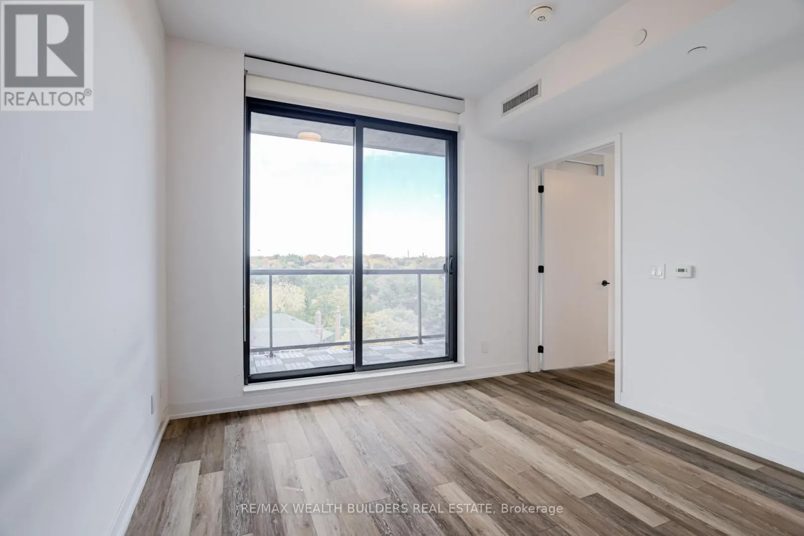 511 - 2118 BLOOR STREET W