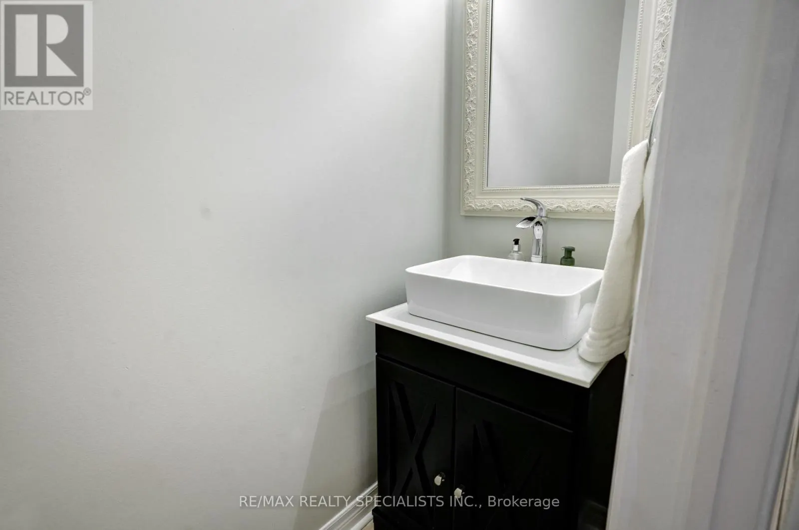 104 EARLSBRIDGE BOULEVARD