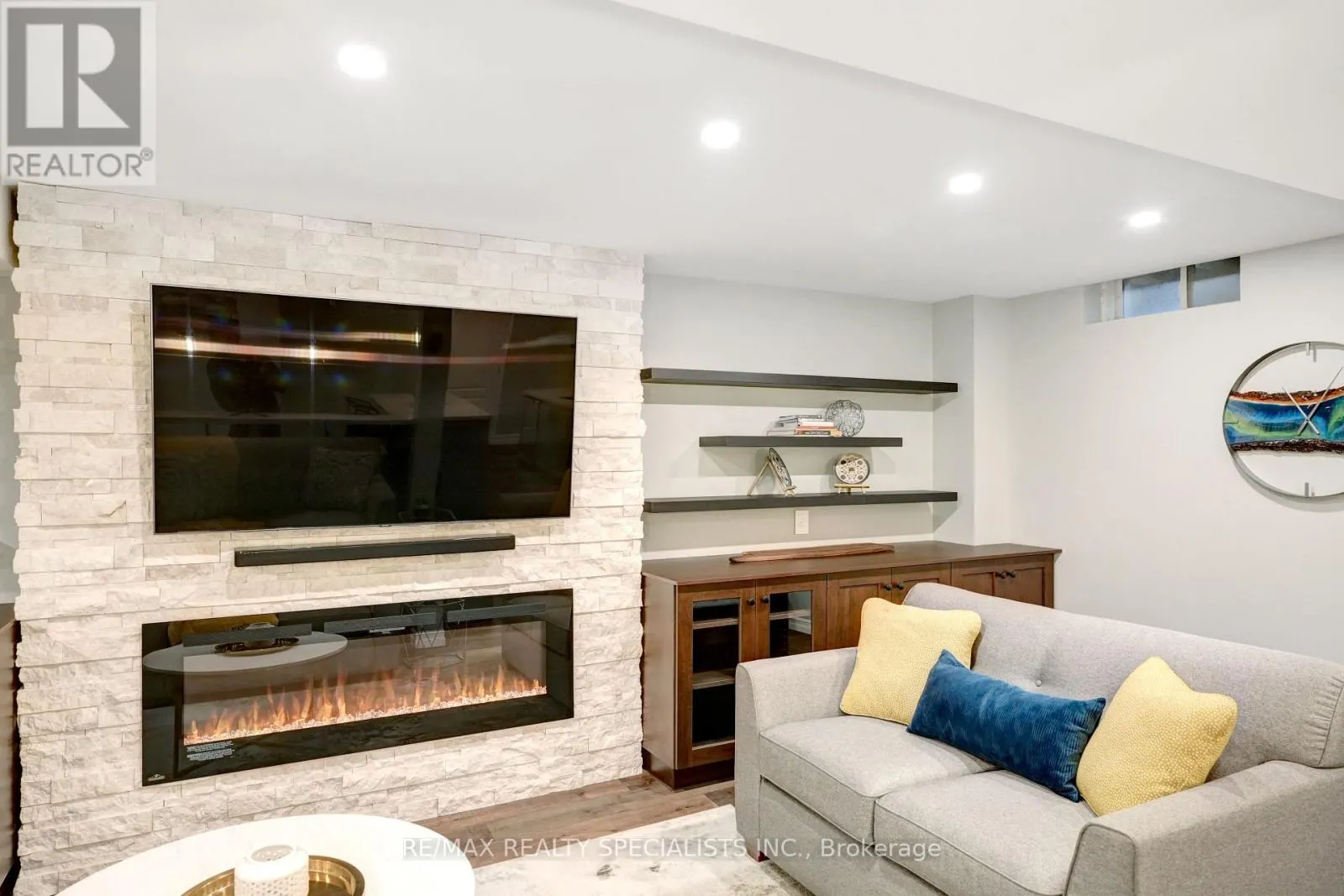 104 EARLSBRIDGE BOULEVARD