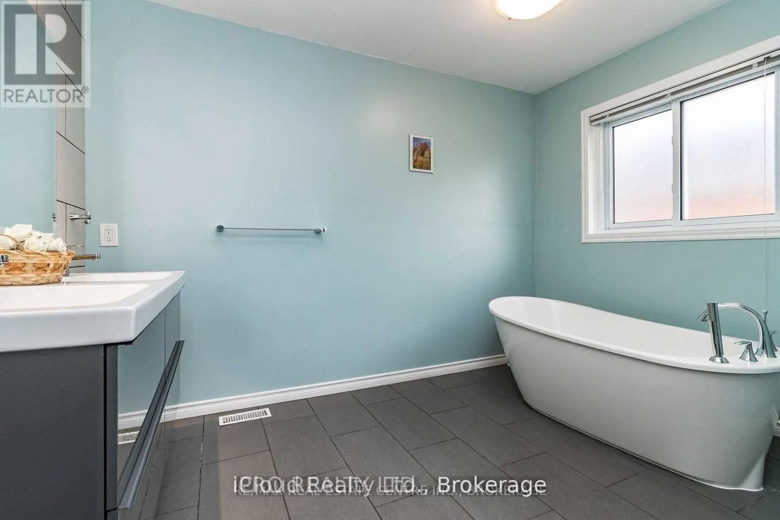 40 MUIRLAND CRESCENT