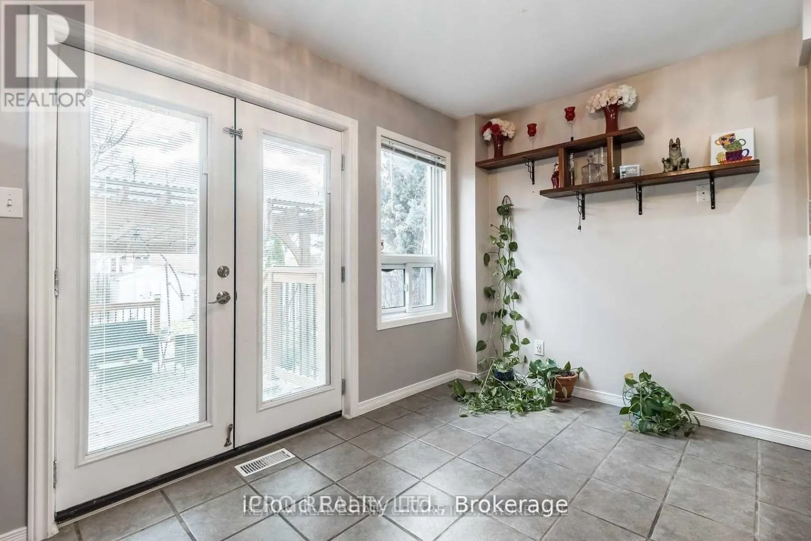 40 MUIRLAND CRESCENT