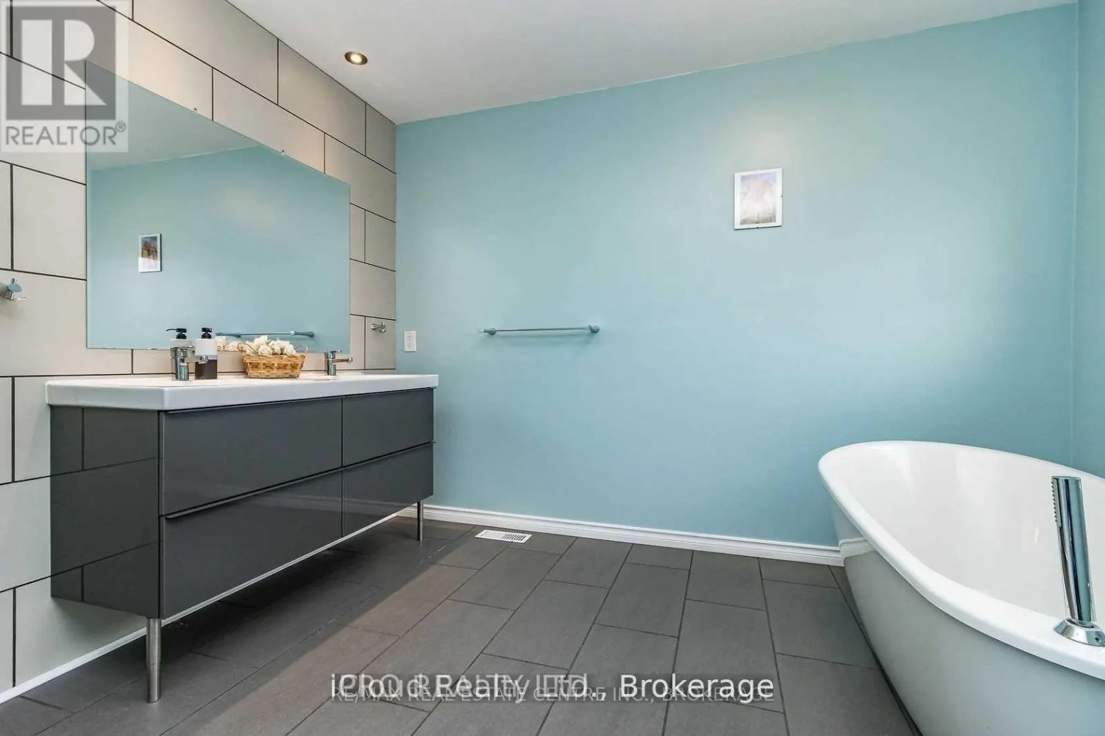 40 MUIRLAND CRESCENT