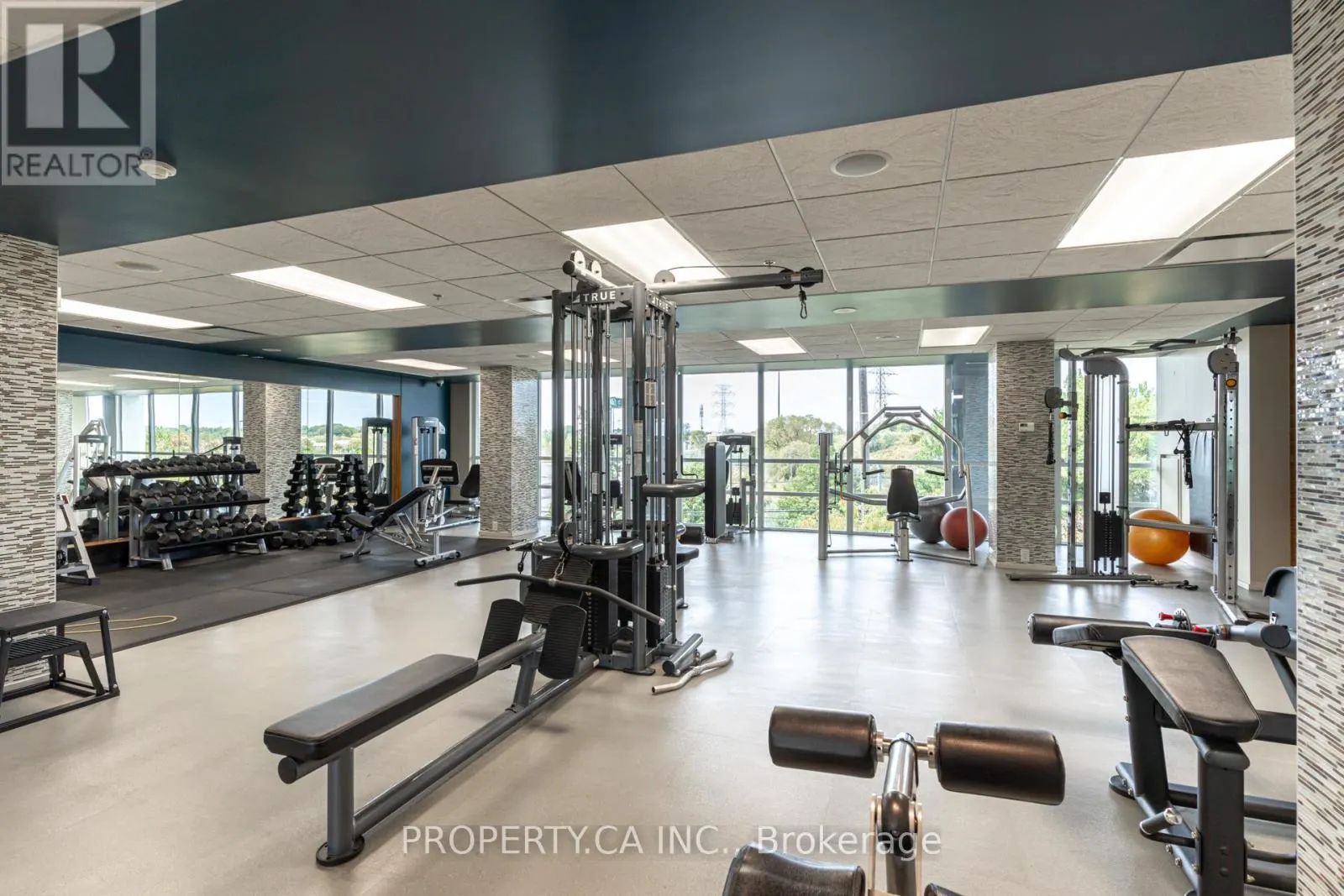 406 - 16 BROOKERS LANE