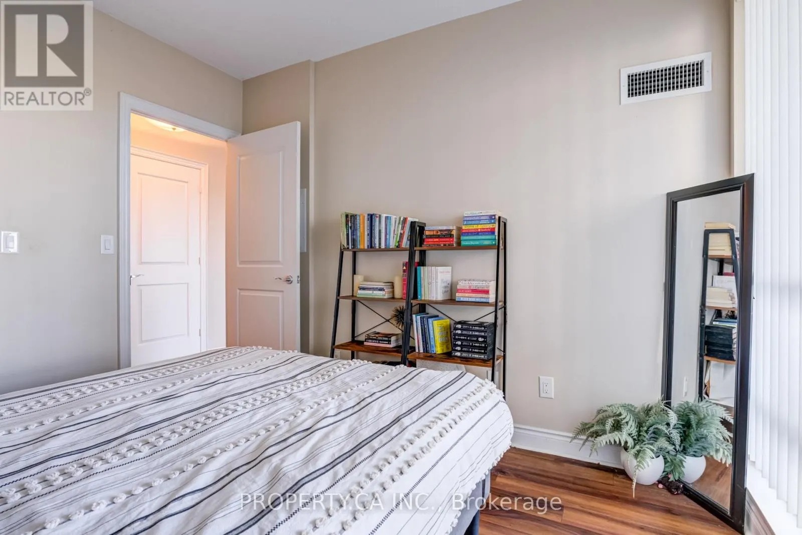 406 - 16 BROOKERS LANE